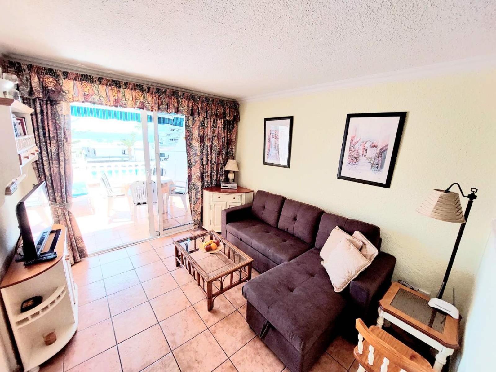 First Line Floor With Amazing Sea View Air Conditioned Just 50m From The Apartment