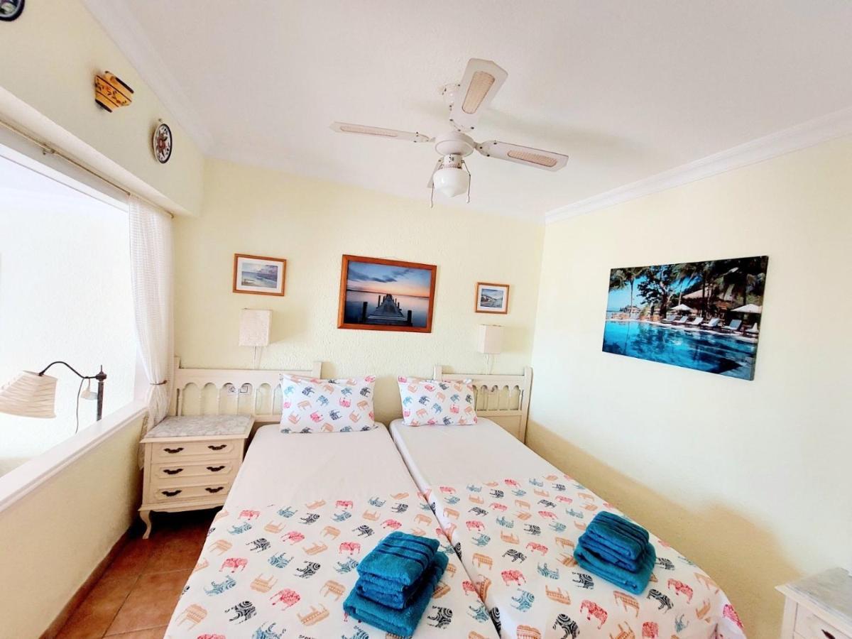 First Line Floor With Amazing Sea View Air Conditioned Just 50m From The *